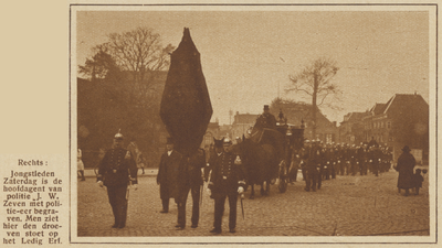 871502 Afbeelding van de begrafenisstoet van J.W. Zeven (Havikstraat 33) te Utrecht, hoofdagent van politie die onlangs ...